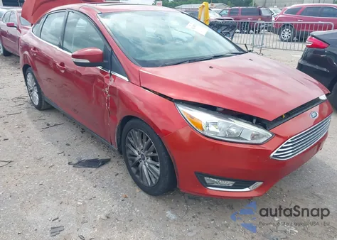 2018 Ford Focus Titanium из США, поврежденный, VIN 1FADP3J20JL281141